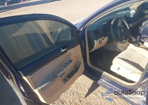 2006 Volkswagen Rabbit 4-Door из США, поврежденный, VIN WVWCS71K56W197396